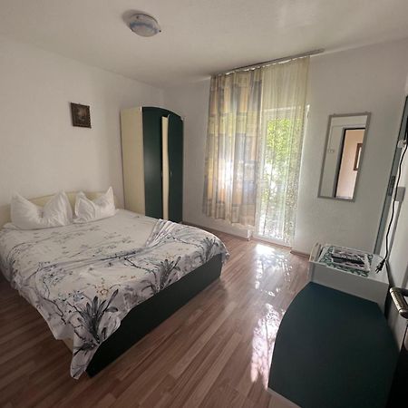 Vila A&S Hotel Костинещи Екстериор снимка